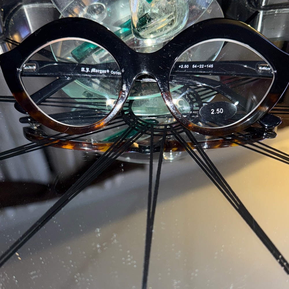 Fashion Jewelry Elegant Black and Tortoiseshell Glasses